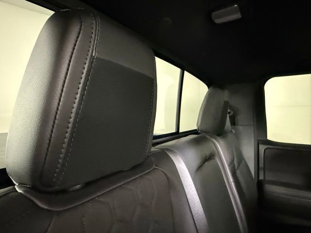Used 2022 Nissan Frontier PRO-4X w/ Pro-4X Premium Package image 28