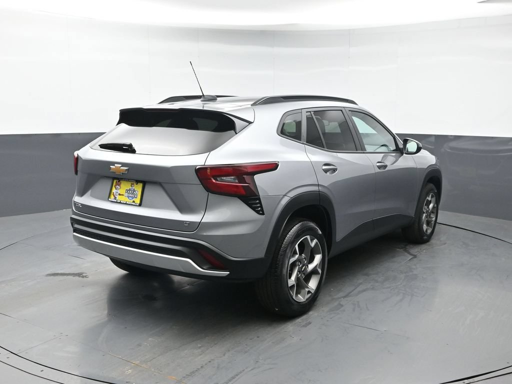 Used 2025 Chevrolet Trax LT FWD image 6