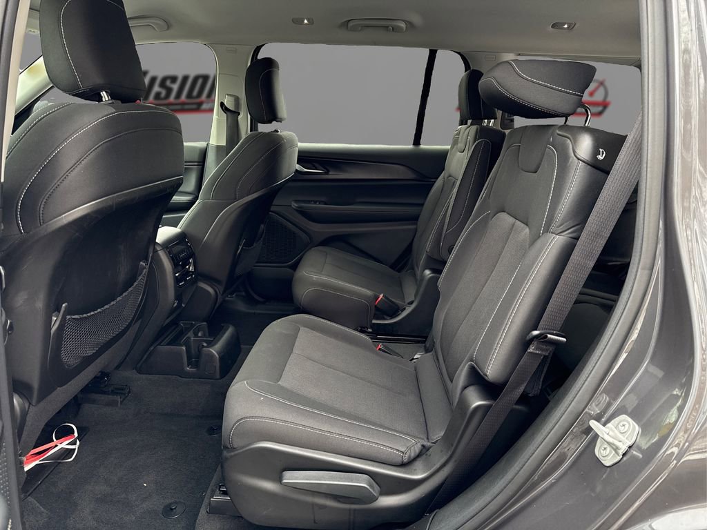 Used 2023 Jeep Grand Cherokee L Laredo image 10