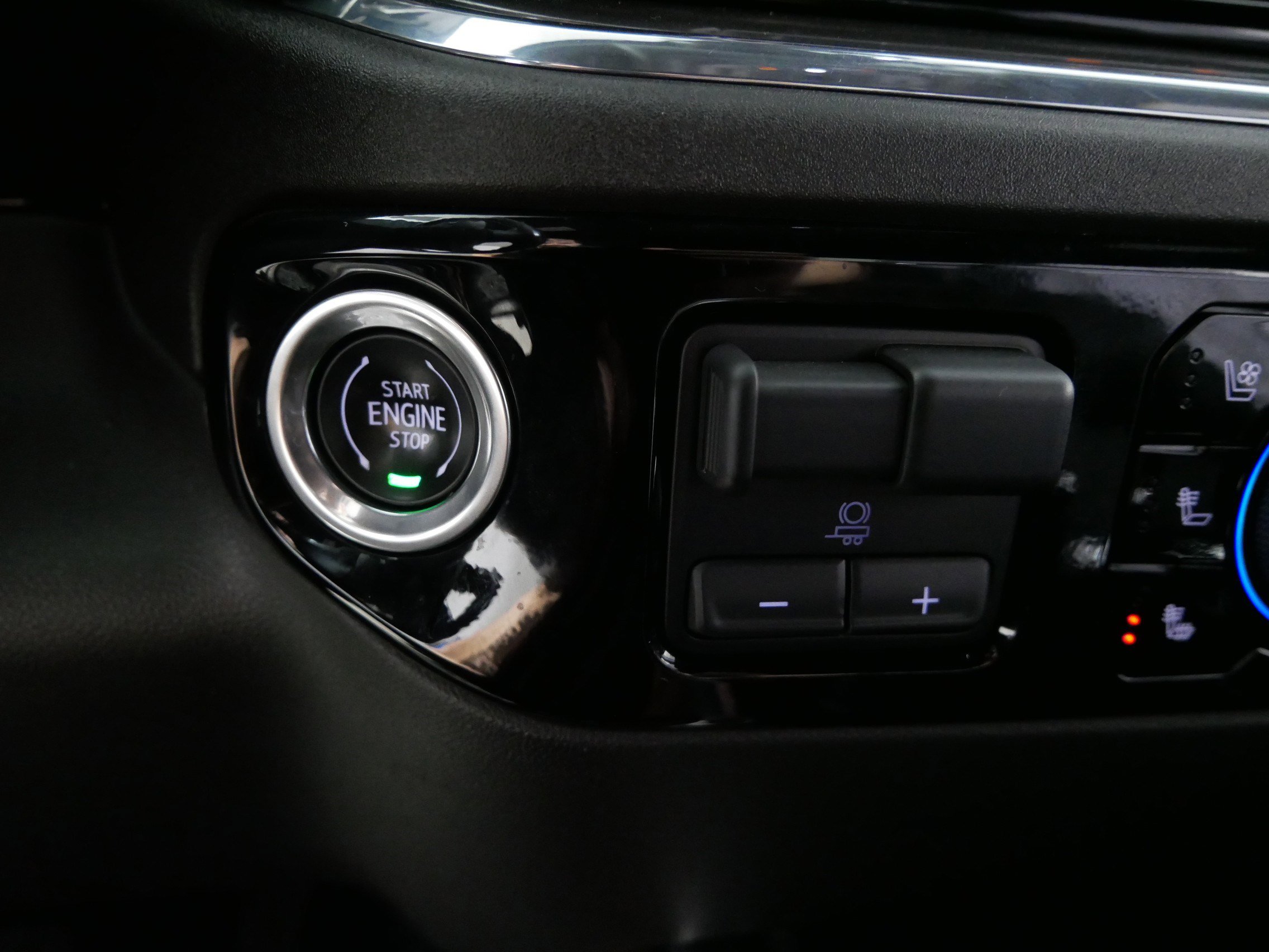 Used 2023 Chevrolet Silverado 1500 High Country w/ Technology Package image 29