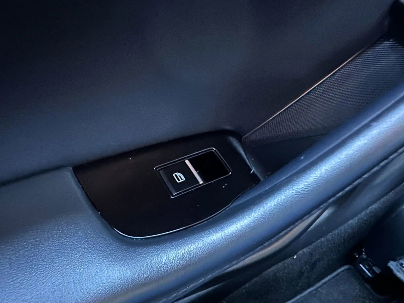 Used 2022 MAZDA MAZDA3 s image 38