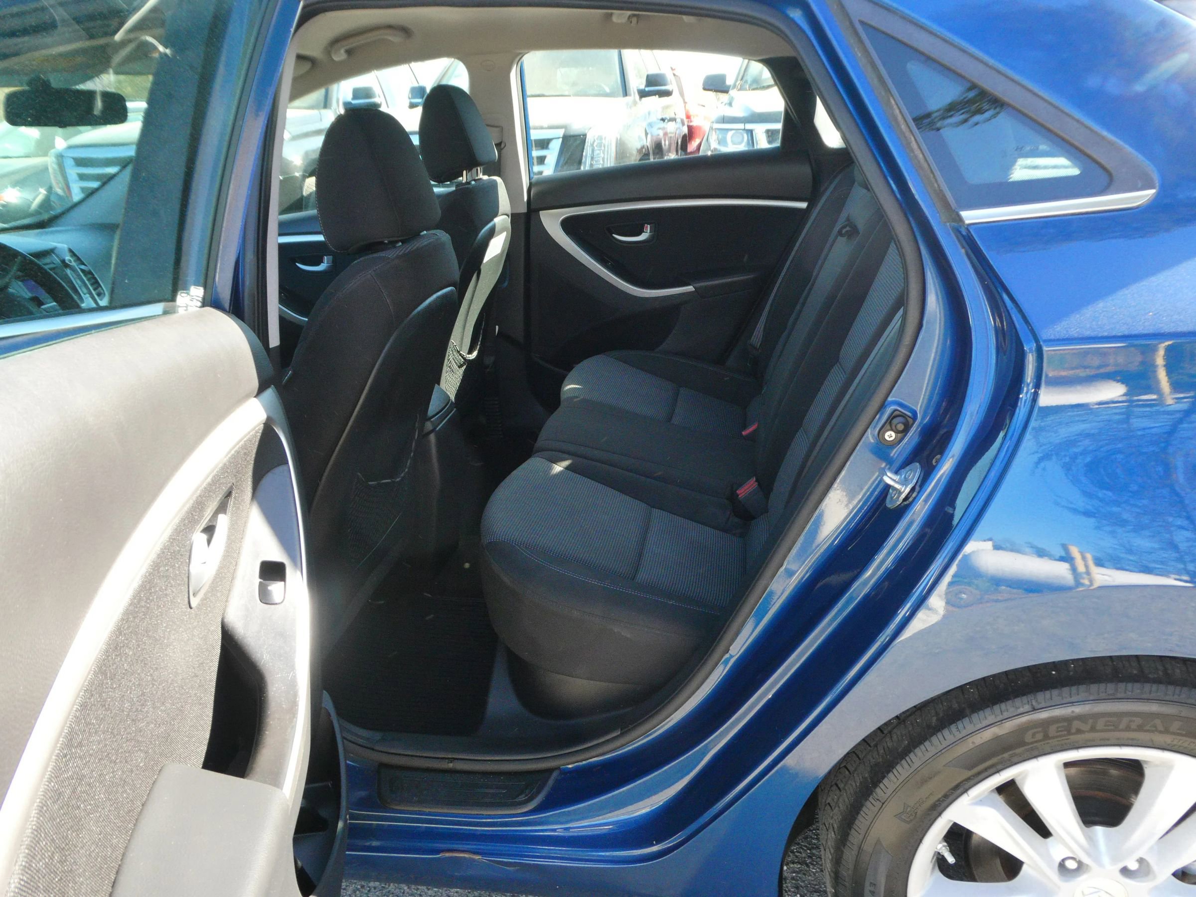 Used 2015 Hyundai Elantra GT image 25