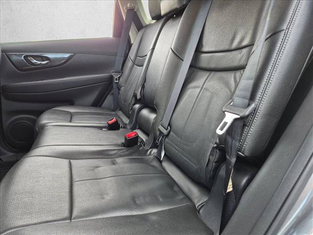 Used 2017 Nissan Rogue SV w/ SV Premium Package FWD image 14