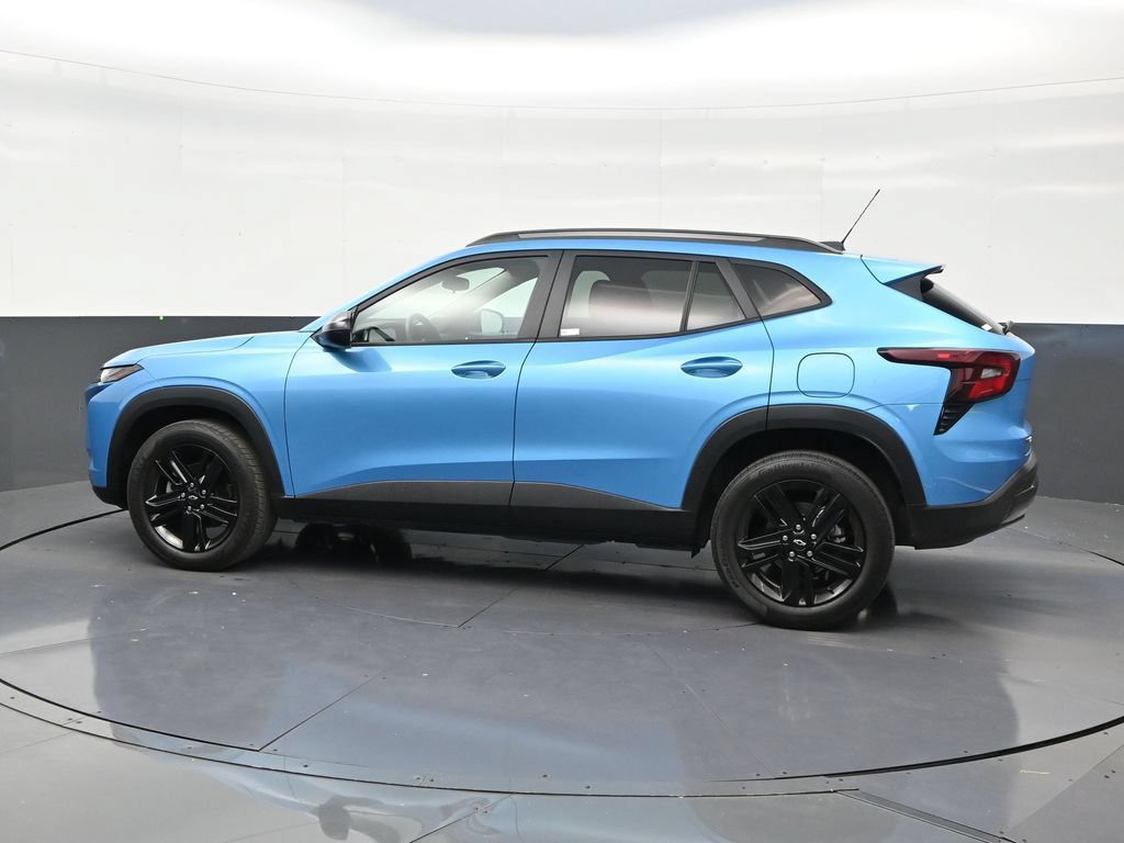 Used 2025 Chevrolet Trax ACTIV FWD image 2