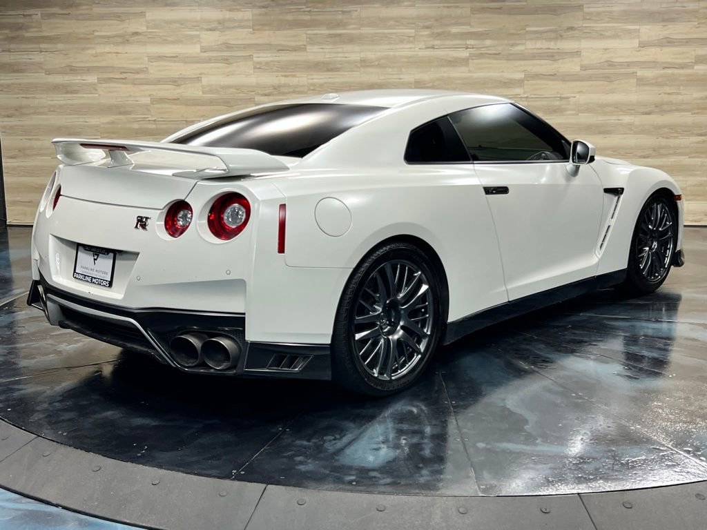 Used 2017 Nissan GT-R Premium image 14