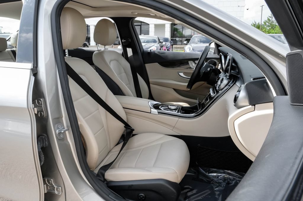 Used 2019 Mercedes-Benz C 300 Sedan image 32