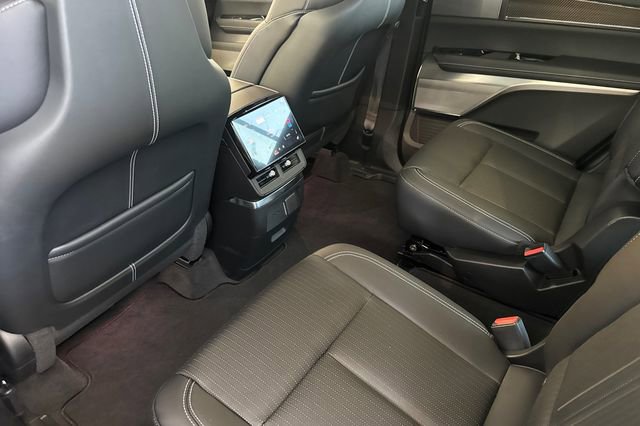 New 2026 Cadillac Vistiq Sport w/ LPO, Floor Liner Package image 12