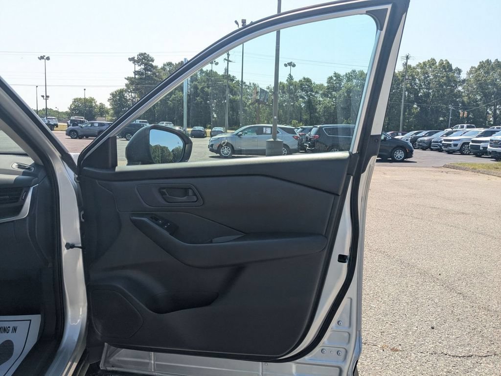Used 2024 Nissan Rogue S AWD/4WD image 30