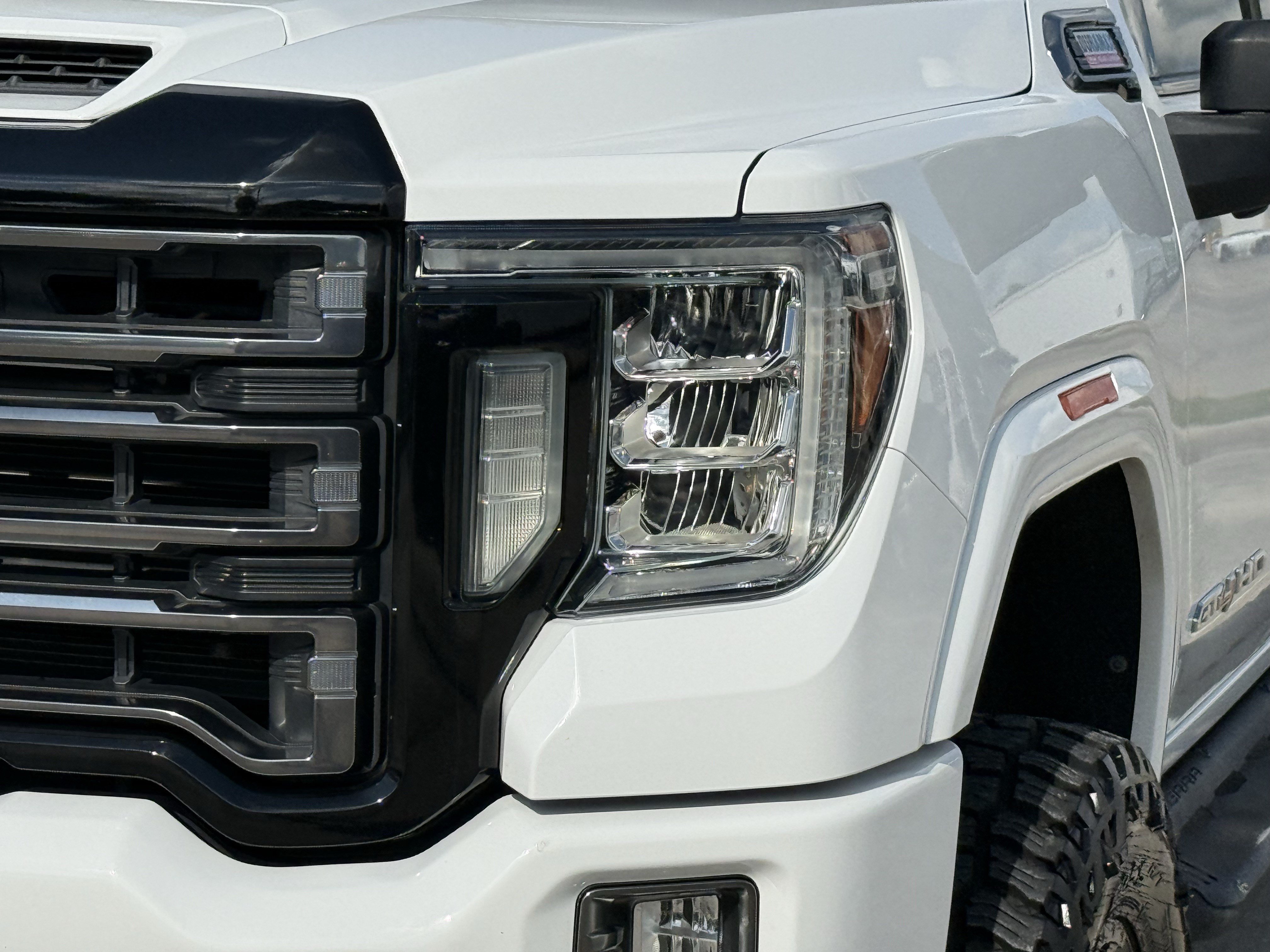 Used 2020 GMC Sierra 2500 AT4 w/ Technology Package AWD/4WD image 18