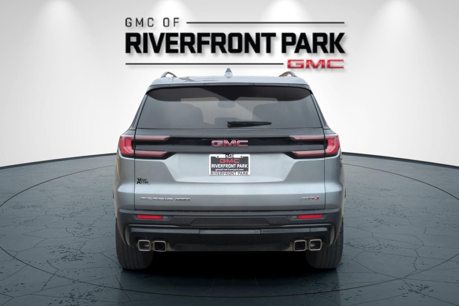 Used 2025 GMC Acadia AT4 w/ Luxury Package AWD/4WD image 4