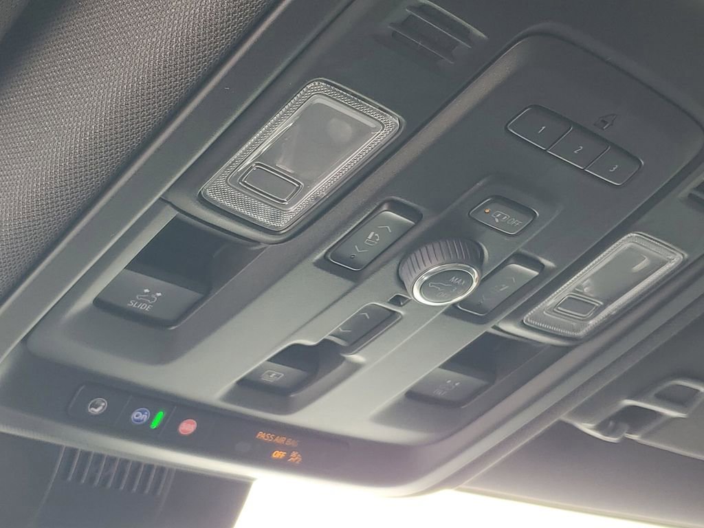 Used 2023 Chevrolet Suburban High Country image 25