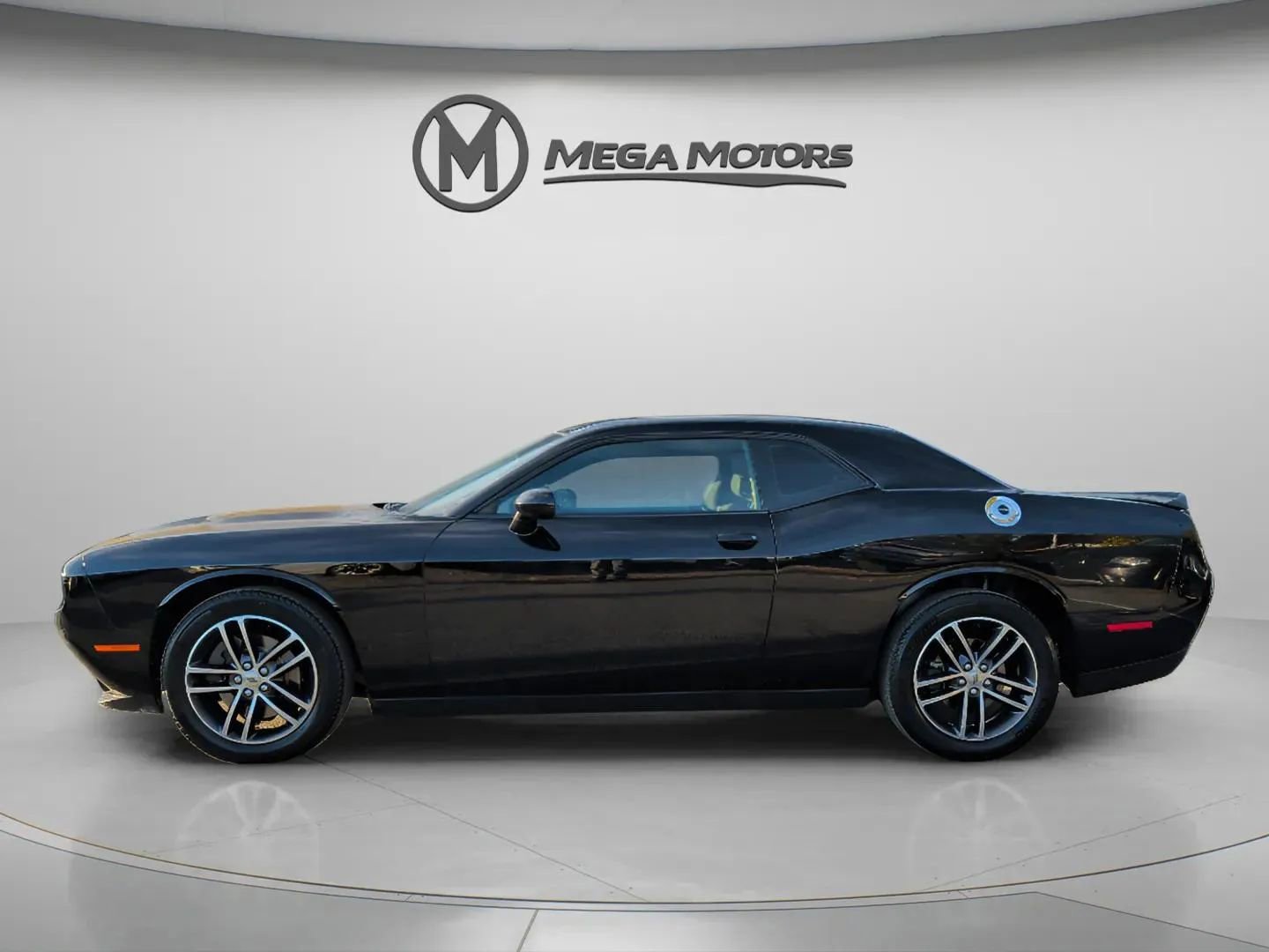 Used 2019 Dodge Challenger SXT AWD/4WD image 3