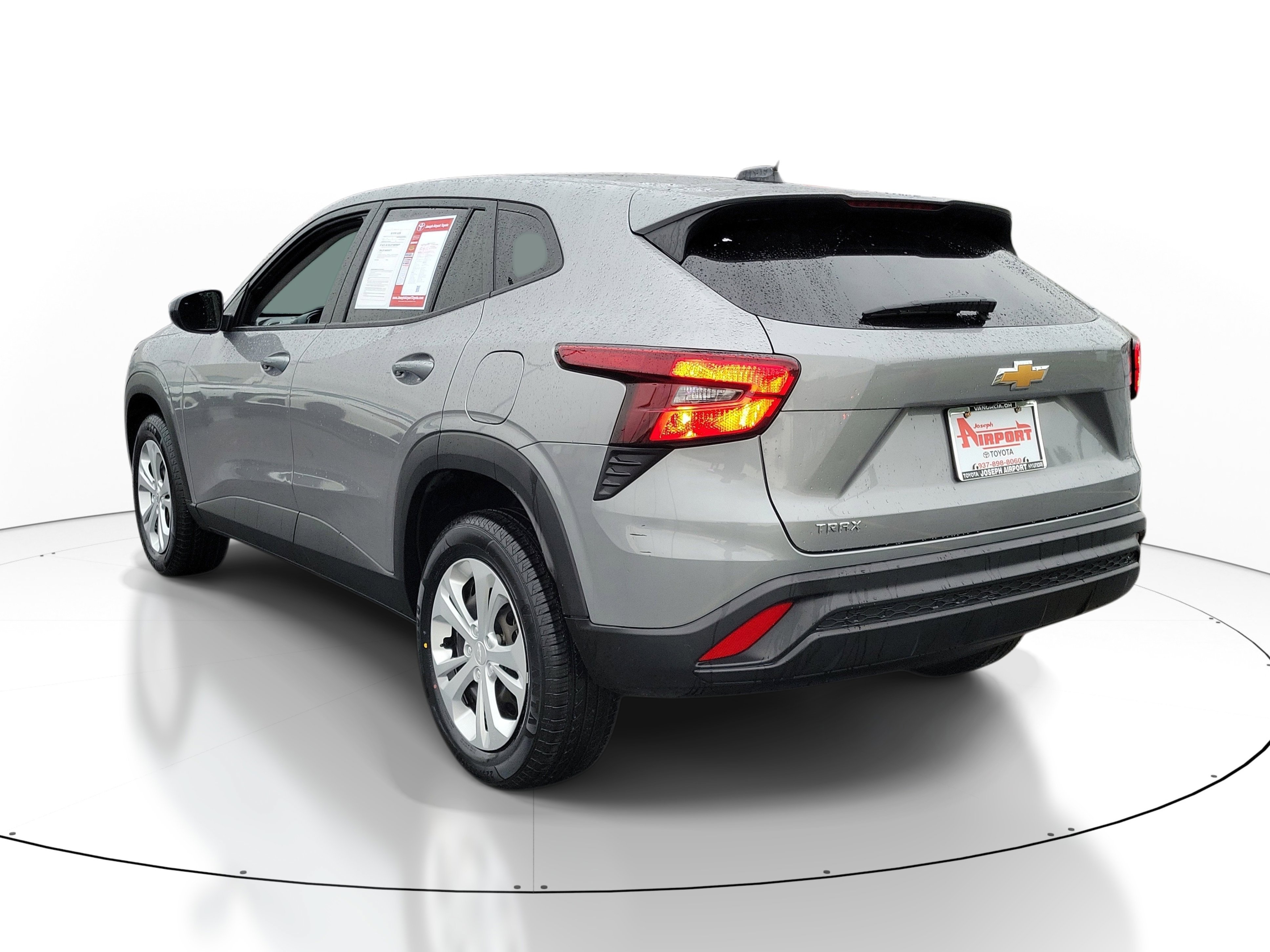 Used 2024 Chevrolet Trax LS w/ Driver Confidence Package FWD image 3