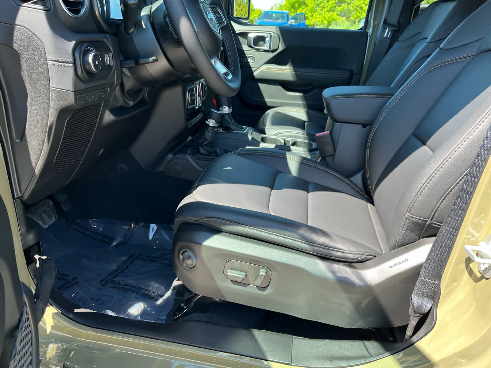 New 2026 Jeep Wrangler Unlimited Sahara AWD/4WD image 10