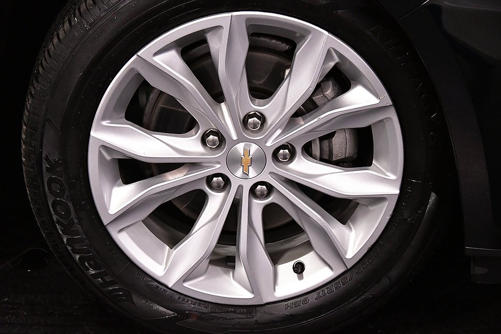 Used 2023 Chevrolet Malibu LT image 9