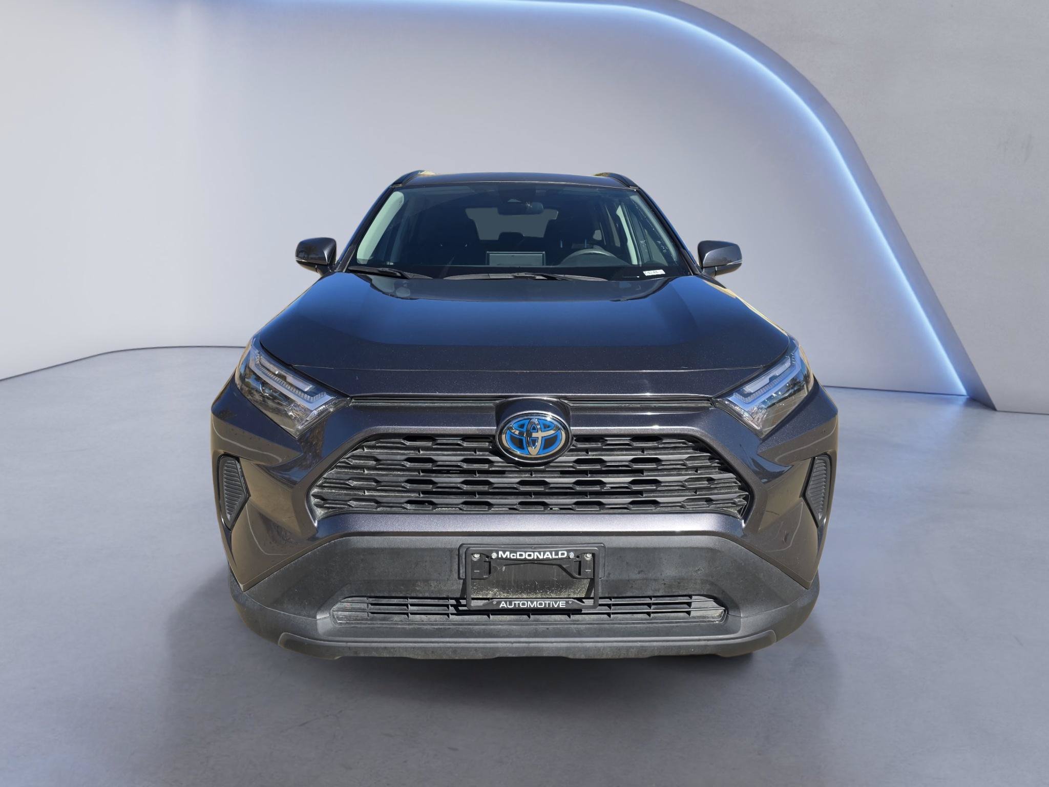 Used 2024 Toyota RAV4 LE AWD/4WD image 8