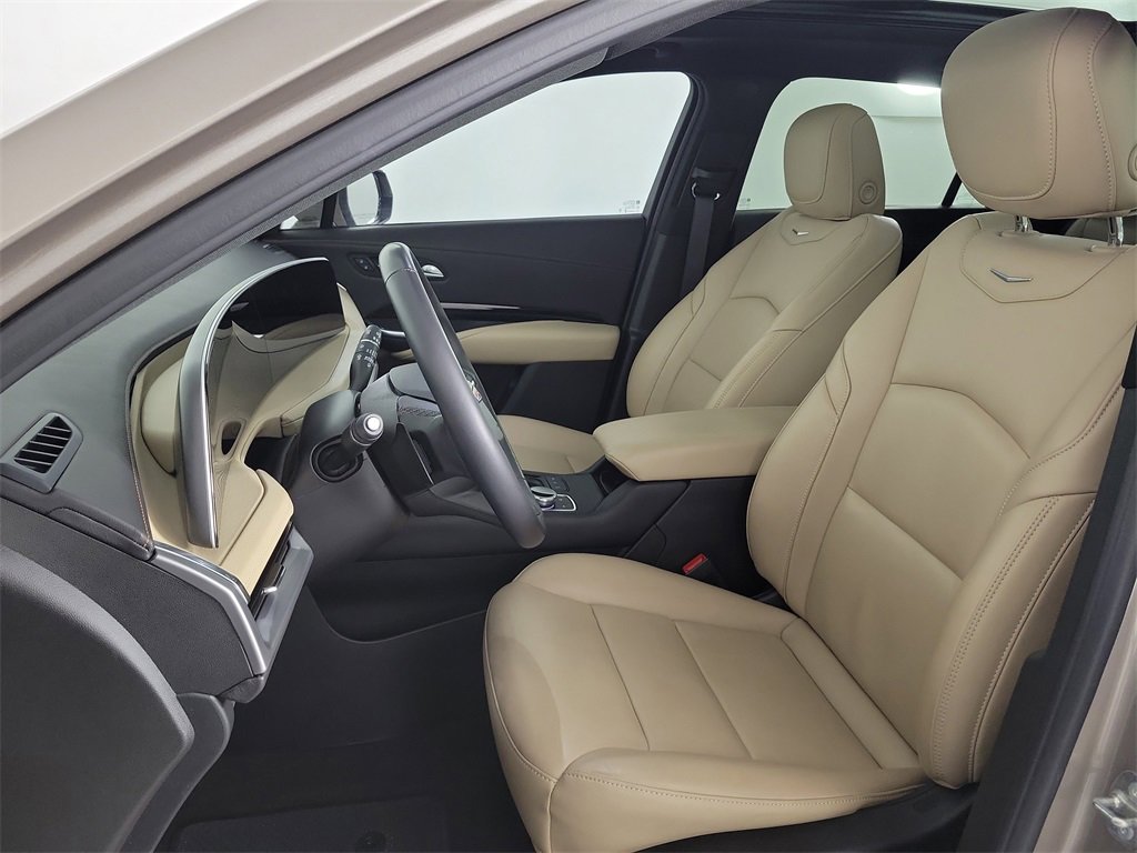 Certified 2024 Cadillac XT4 Luxury w/ Cold Weather Package image 16