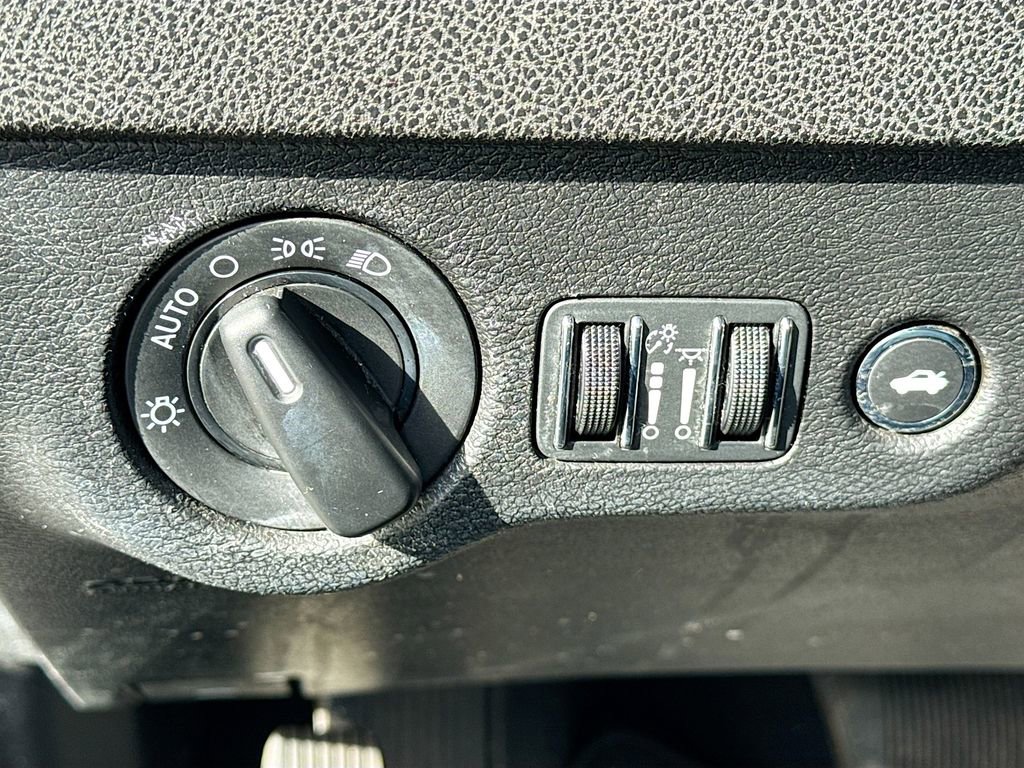 Used 2023 Dodge Charger SXT w/ Blacktop Package image 8