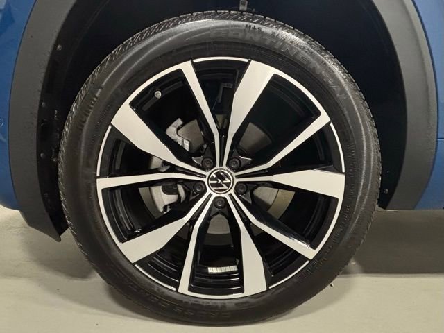 Used 2025 Volkswagen Atlas Cross Sport SEL Premium R-Line image 19