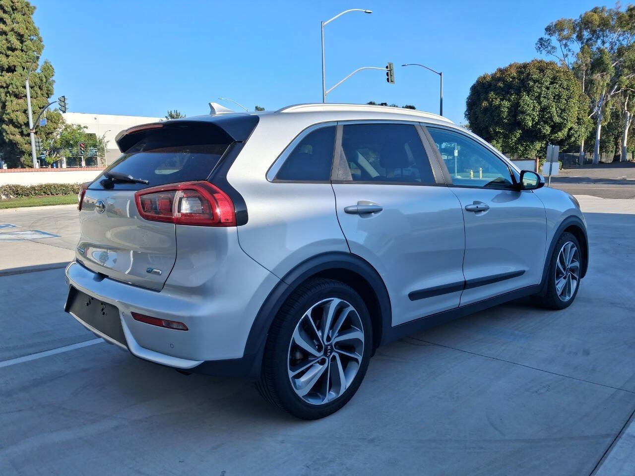Used 2018 Kia Niro Touring w/ Paint Protection Package image 5