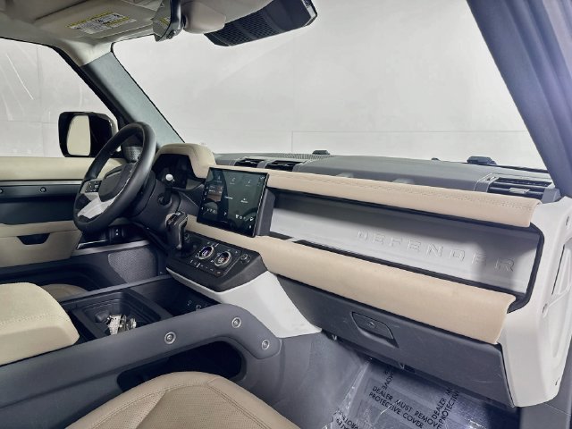 Certified 2023 Land Rover Defender 130 SE AWD/4WD image 31