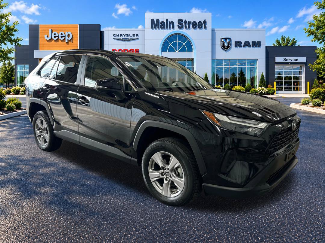 Used 2025 Toyota RAV4 XLE FWD image 7