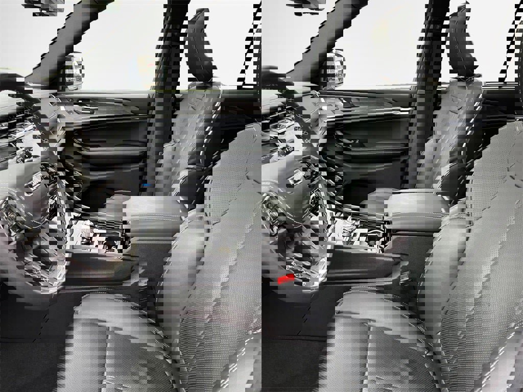 Used 2024 Jeep Grand Cherokee Overland w/ Luxury Tech Group IV image 12