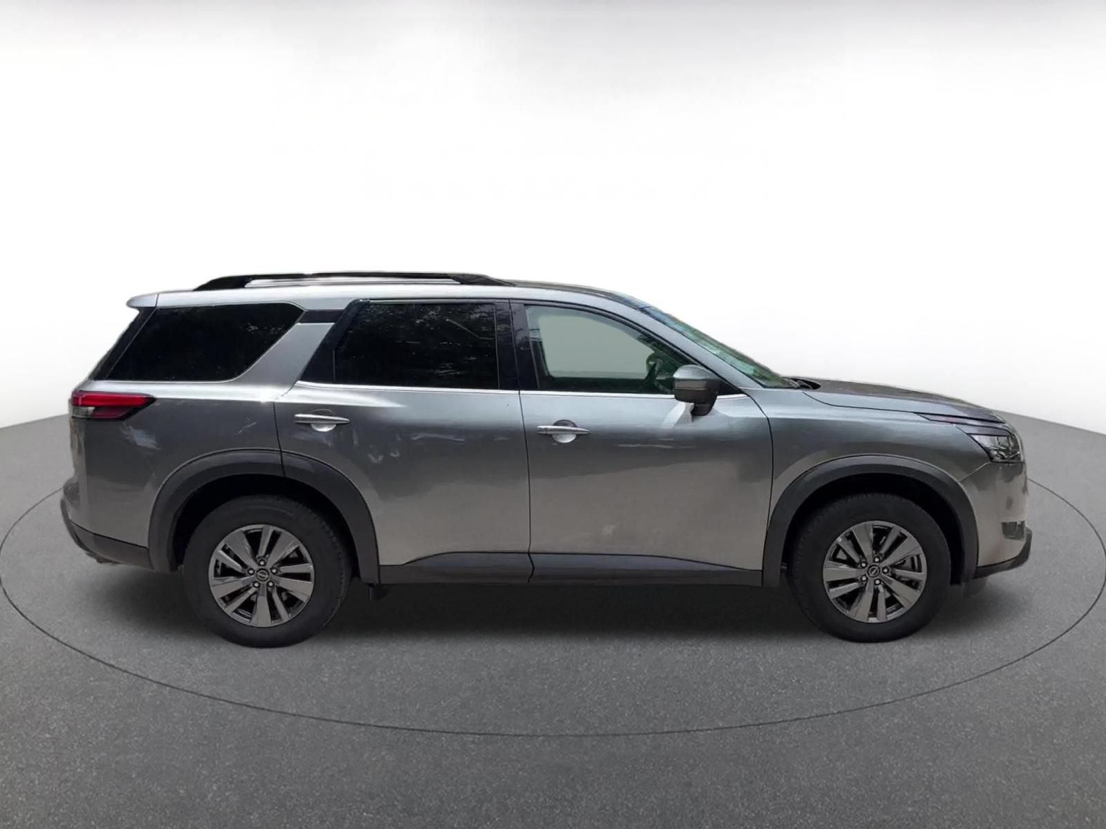 Used 2025 Nissan Pathfinder SV FWD image 16