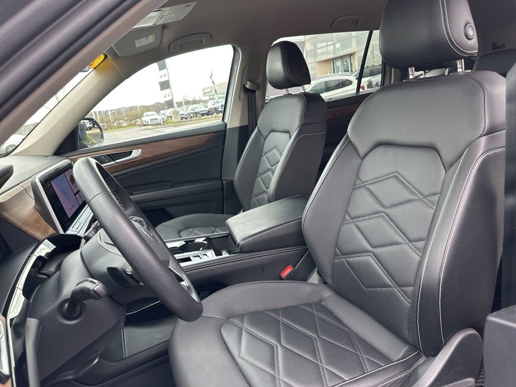 Used 2024 Volkswagen Atlas SE AWD/4WD image 42