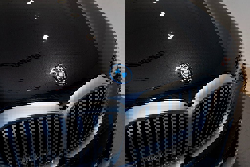 New 2026 BMW X5 xDrive50e image 7