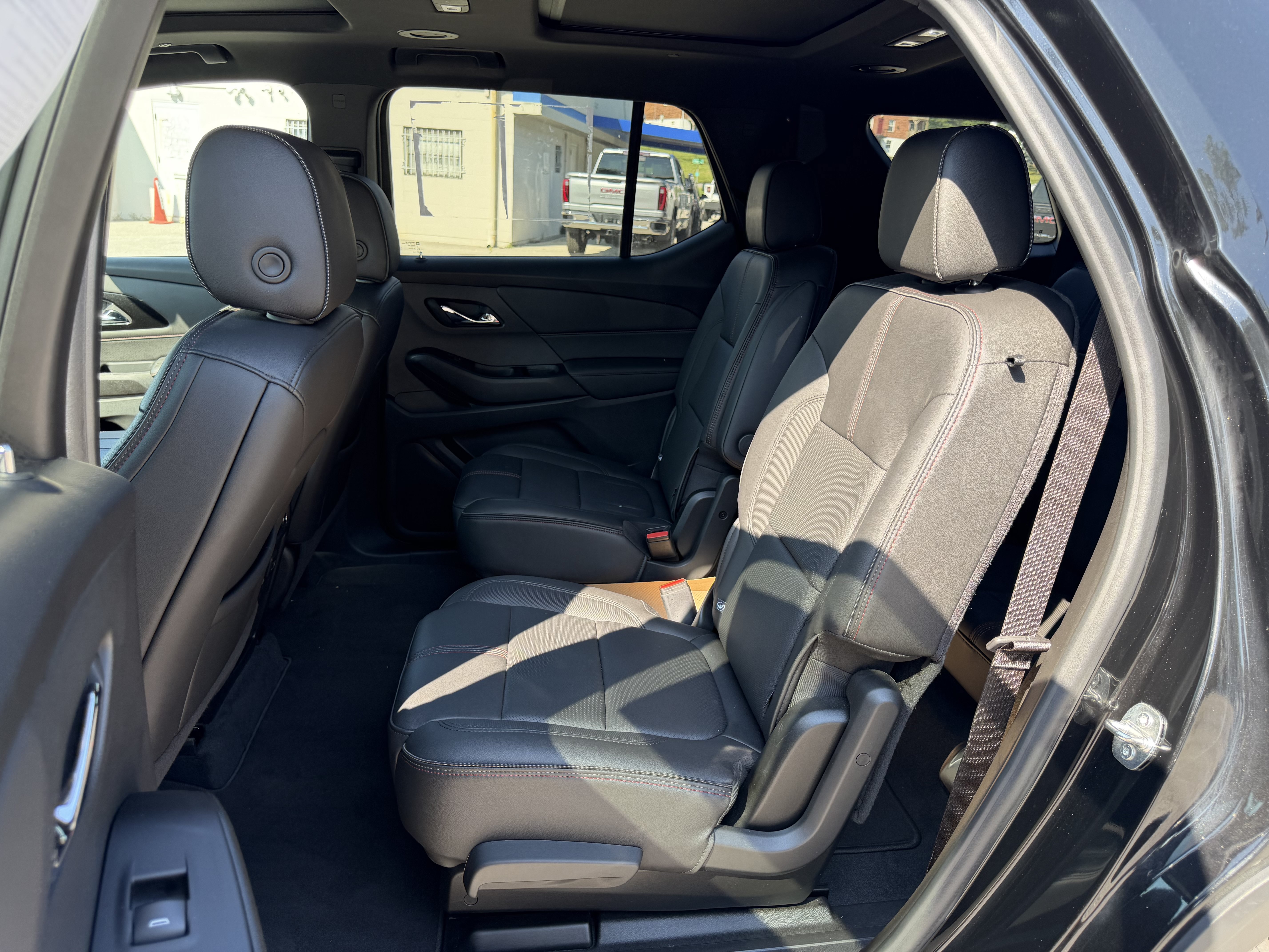 Used 2023 Chevrolet Traverse RS AWD/4WD image 12
