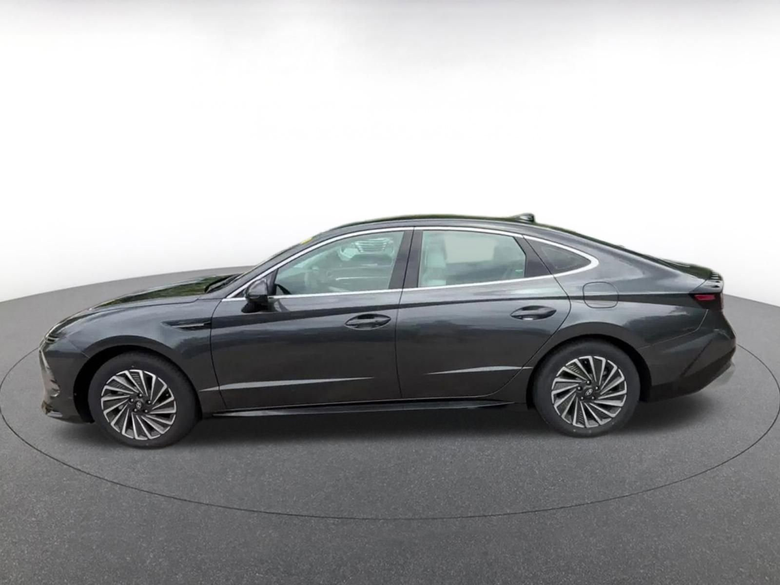 Used 2025 Hyundai Sonata SEL FWD image 10
