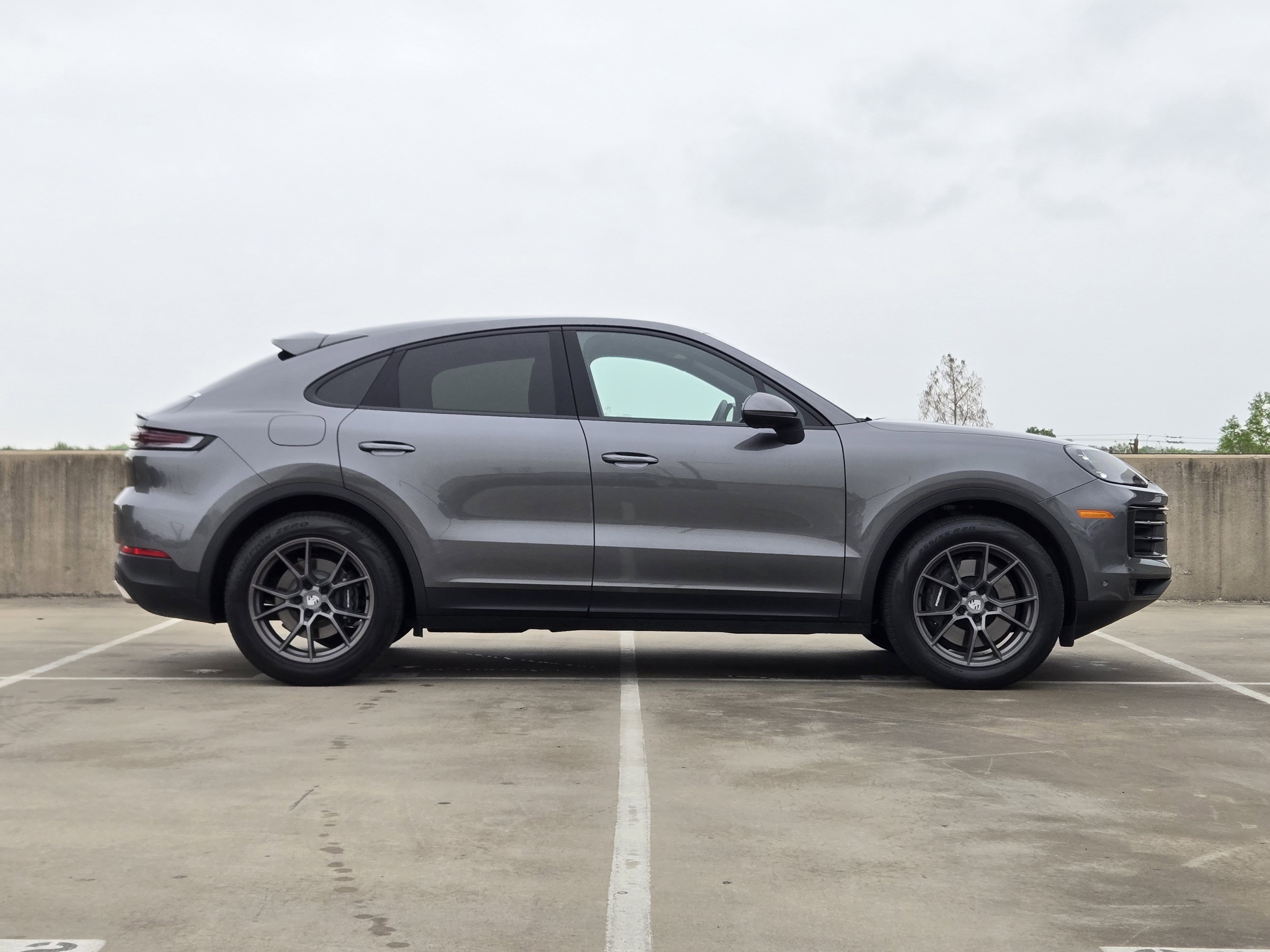Certified 2025 Porsche Cayenne Coupe image 9