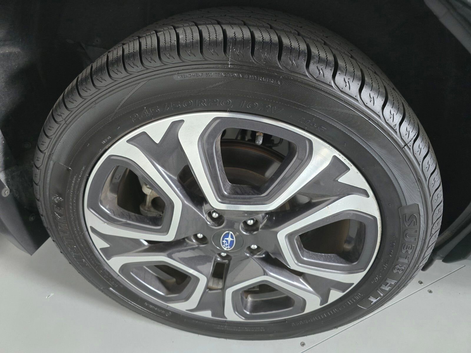 Certified 2023 Subaru Ascent Limited w/ Technology Package image 12