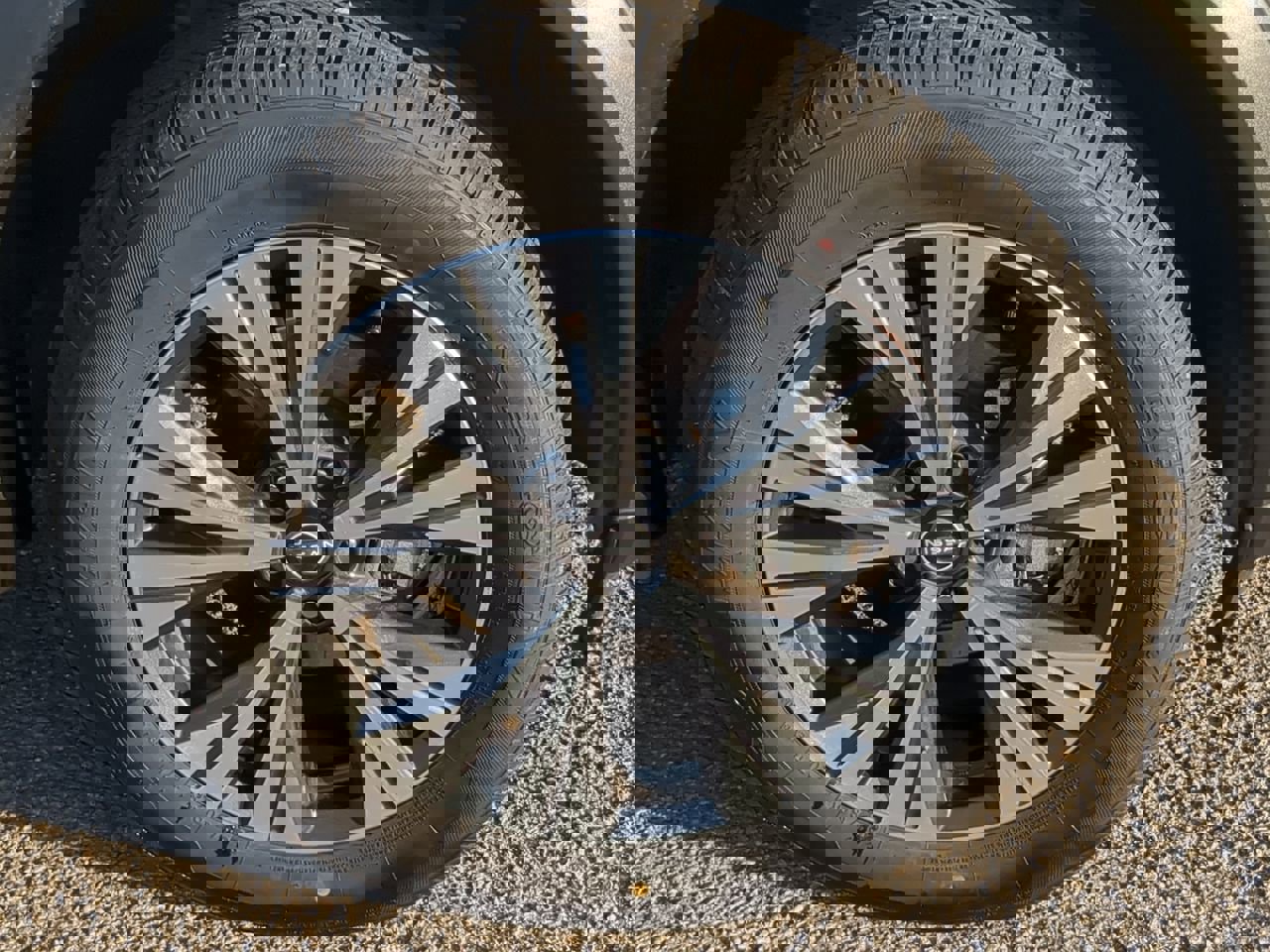 Used 2023 Nissan Rogue SV image 11