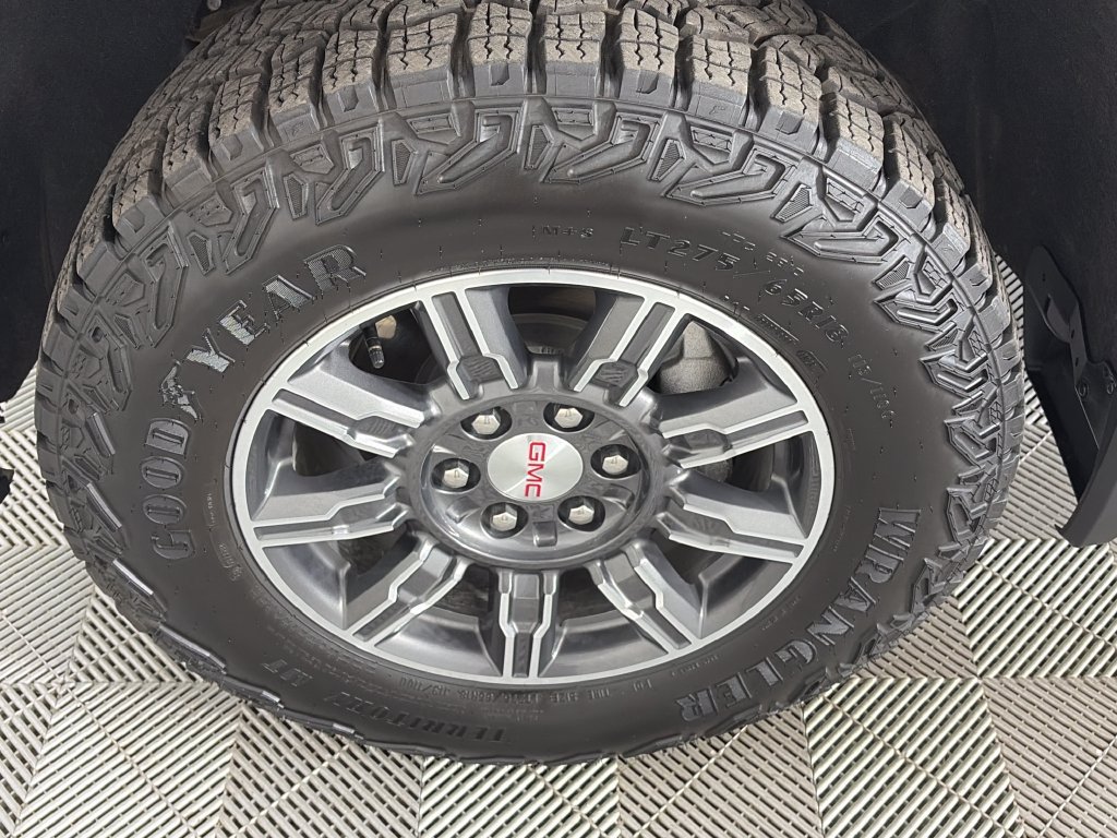 Used 2025 GMC Sierra 1500 AT4 w/ Technology Package AWD/4WD image 8