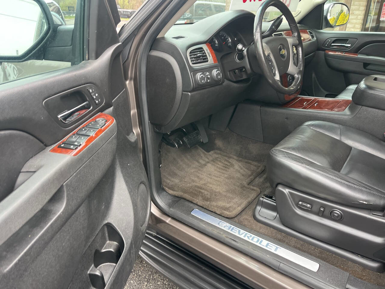 Used 2013 Chevrolet Tahoe LTZ image 17