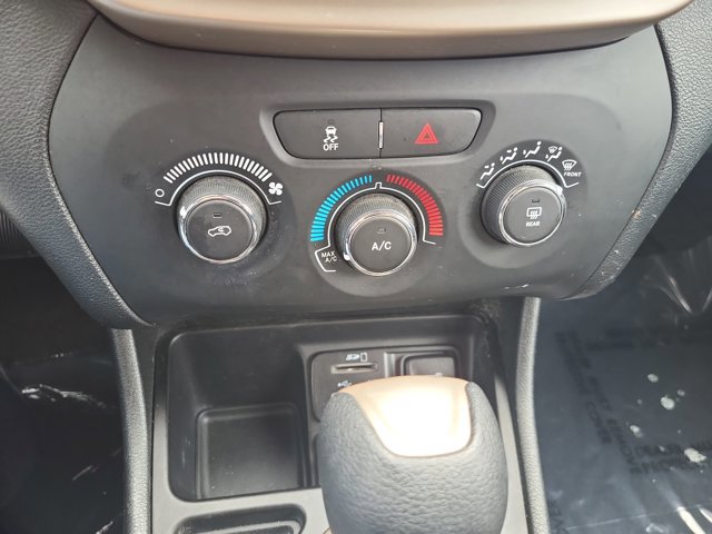 Used 2017 Jeep Cherokee Sport image 29