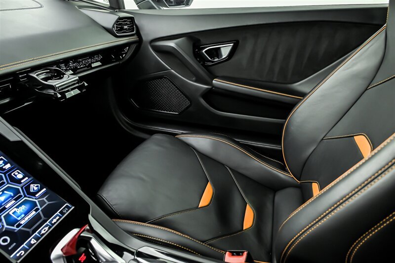 Used 2020 Lamborghini Huracan EVO RWD image 30