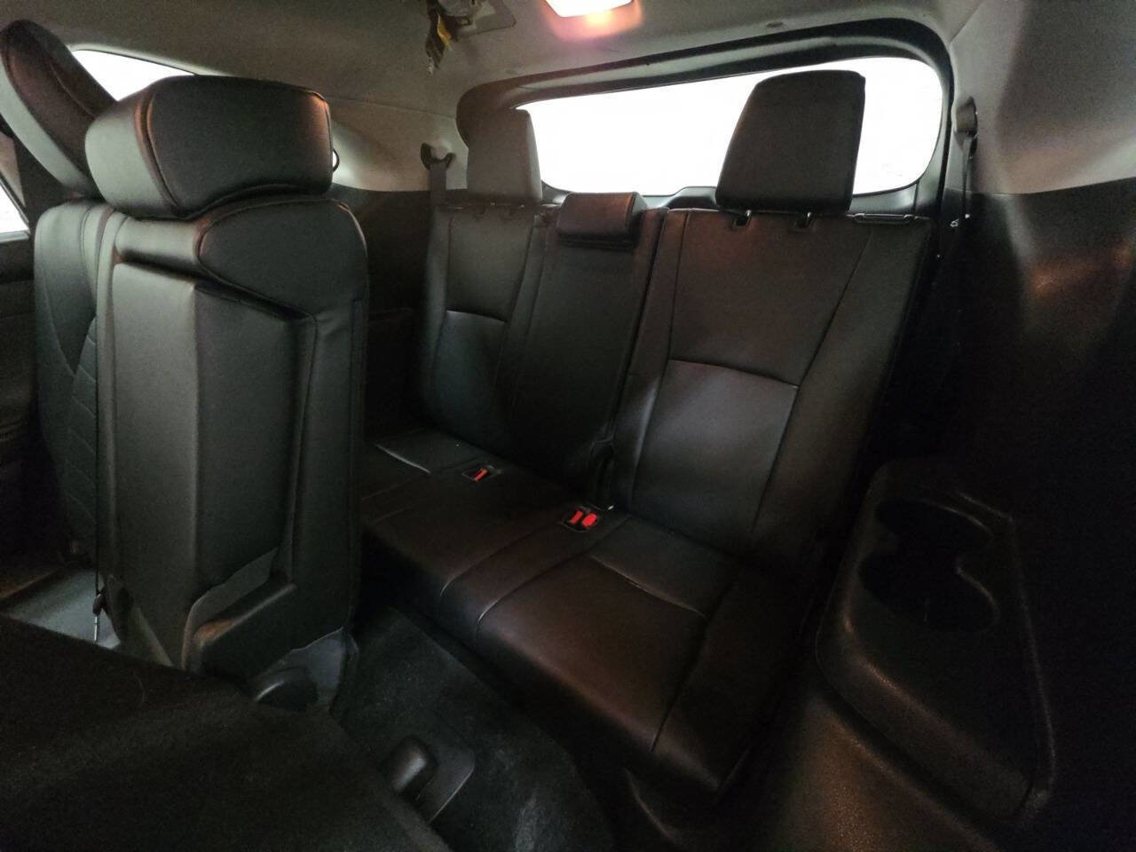 Used 2023 Toyota Highlander XLE image 10