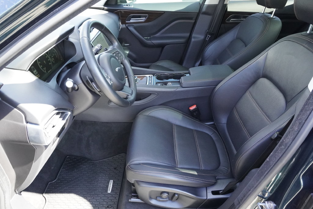 Used 2017 Jaguar F-PACE Prestige AWD/4WD image 19