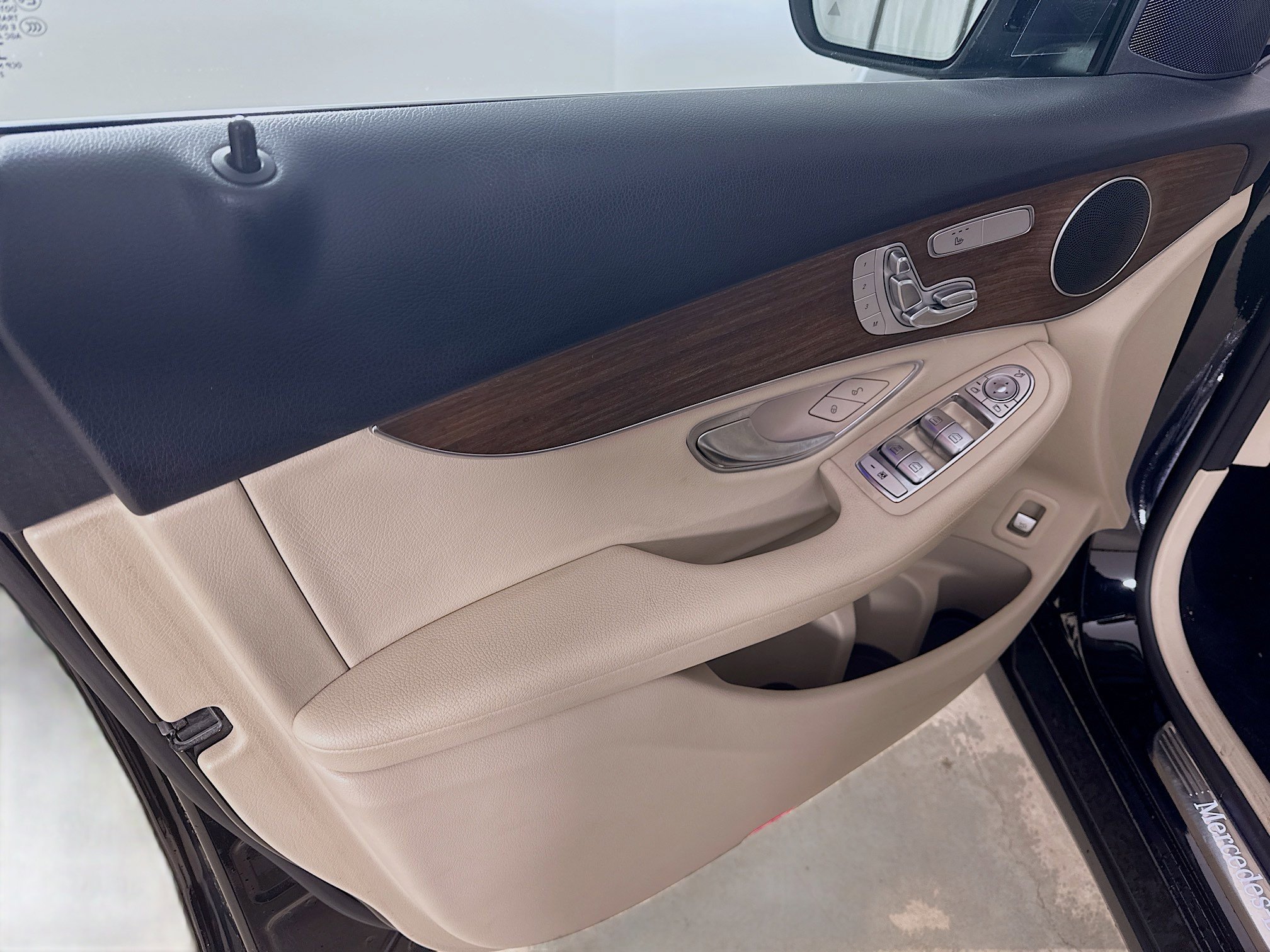 Used 2022 Mercedes-Benz GLC 300 4MATIC image 15