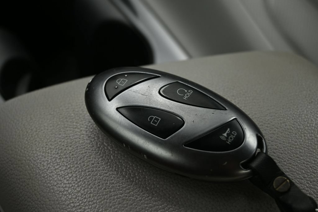 Used 2025 Hyundai Elantra Limited FWD image 28