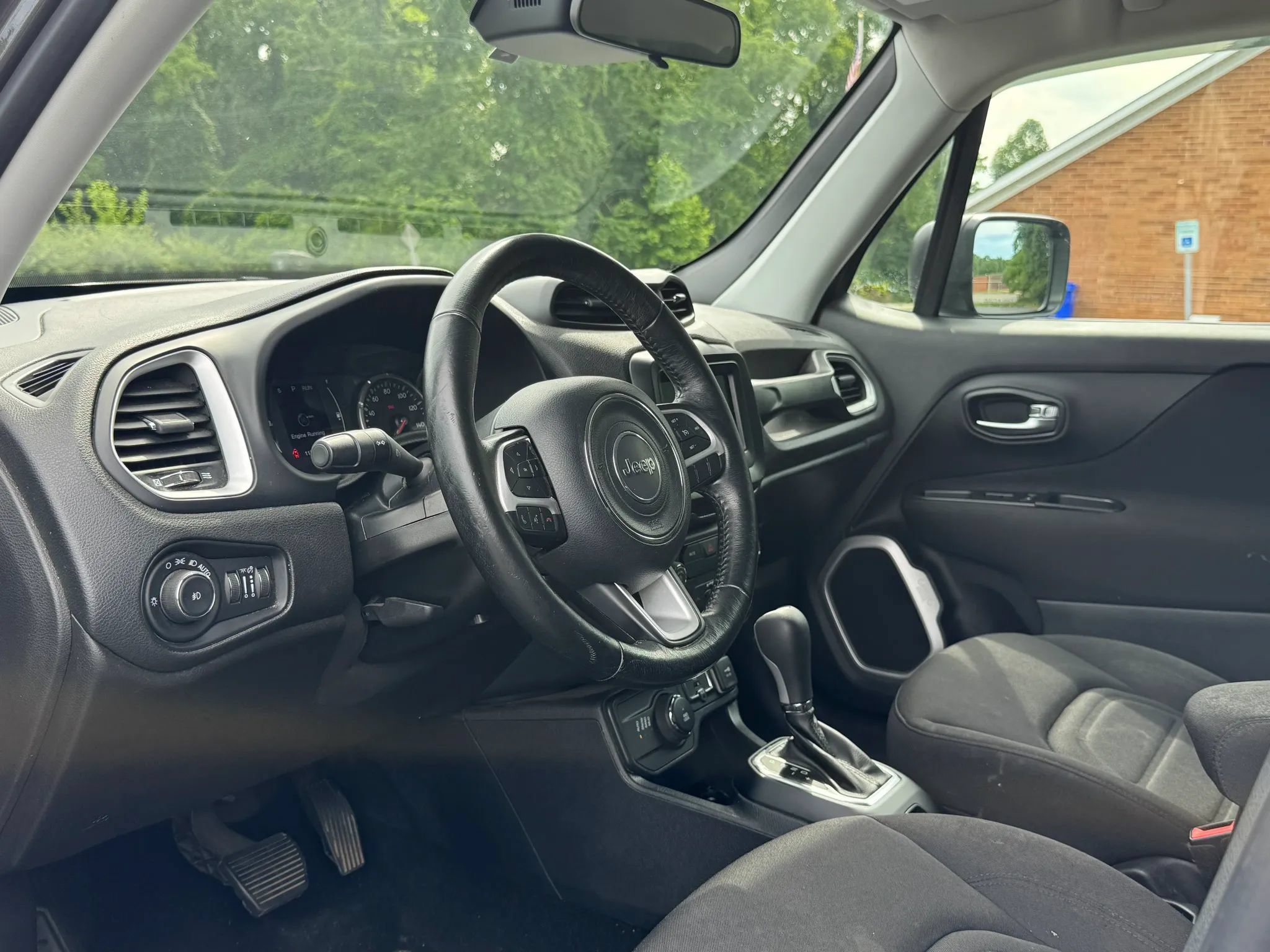 Used 2018 Jeep Renegade Latitude w/ Cold Weather Group AWD/4WD image 14