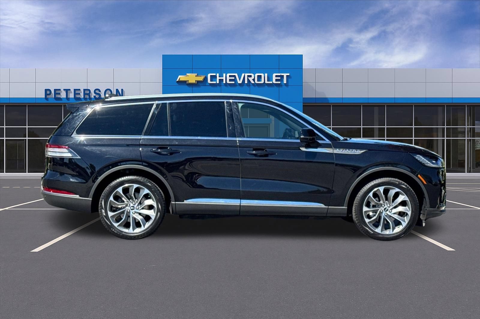 Used 2025 Lincoln Aviator Reserve AWD/4WD image 3