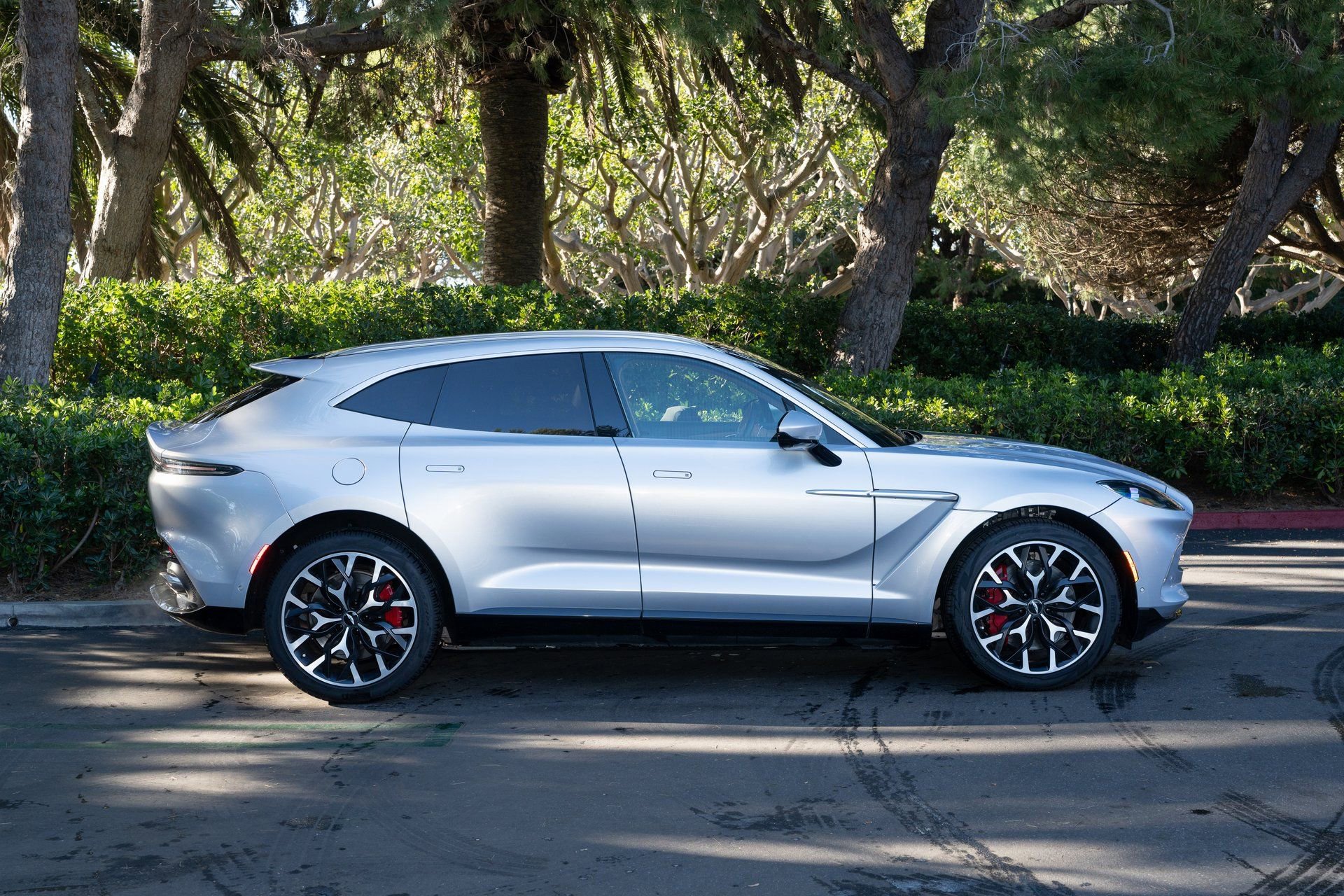 Used 2021 Aston Martin DBX image 26