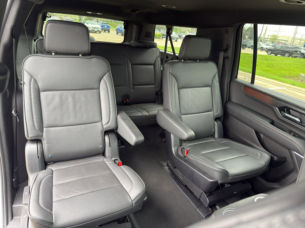 Used 2025 GMC Yukon XL Denali AWD/4WD image 45