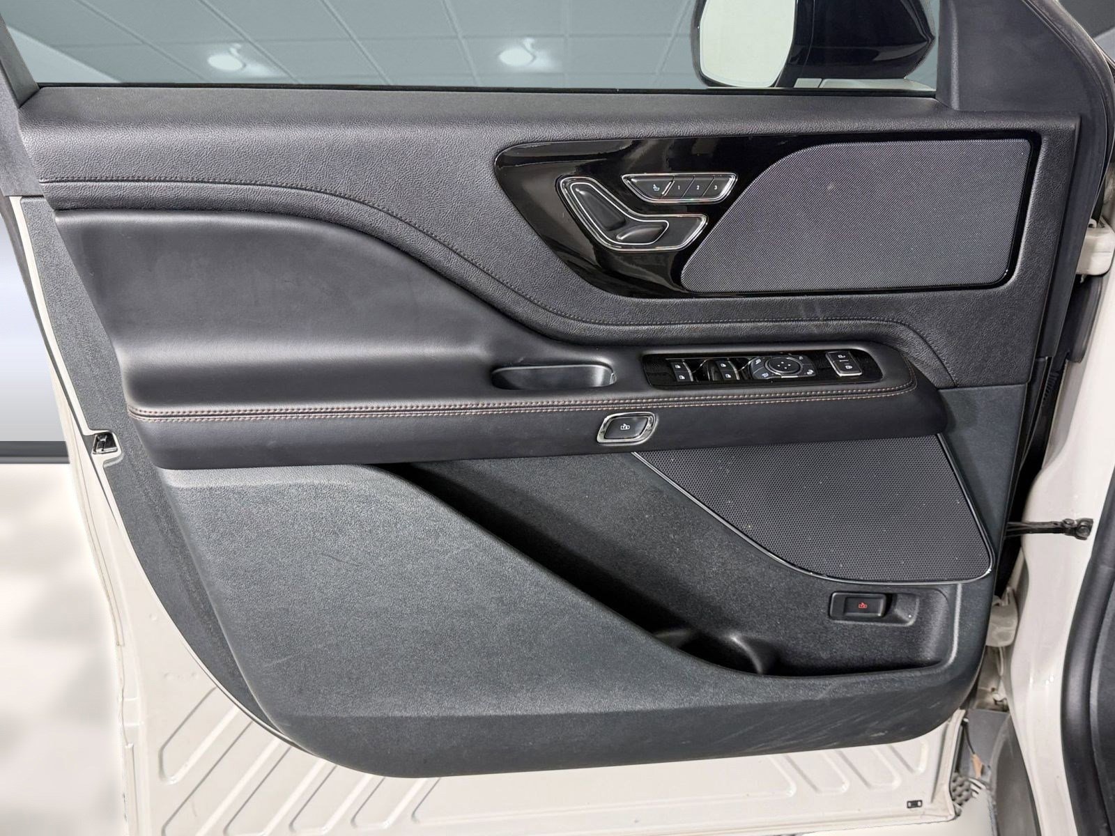 Used 2023 Lincoln Aviator 2WD image 12