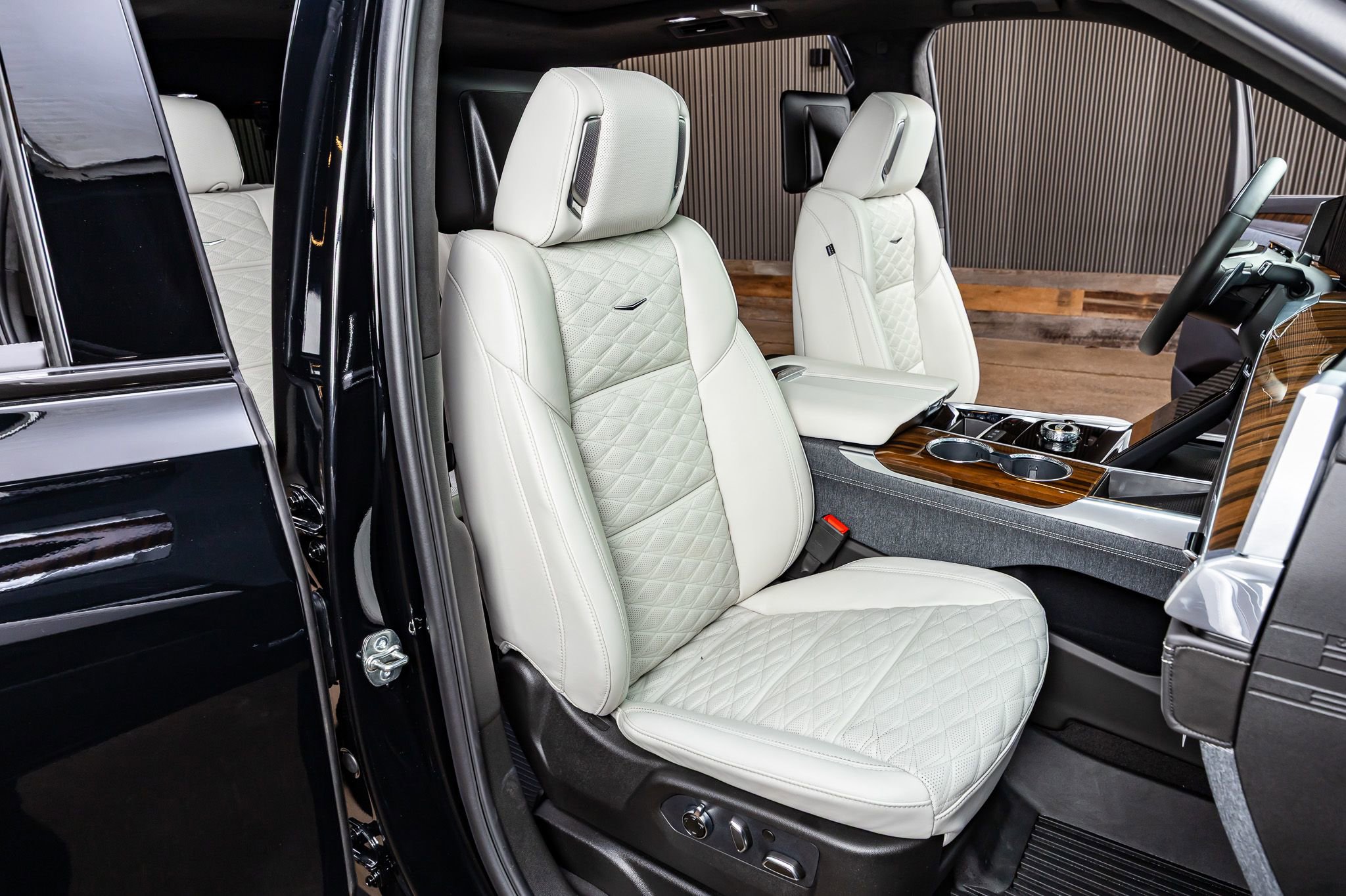 Used 2026 Cadillac Escalade Platinum Sport w/ LPO, ONYX Package image 31