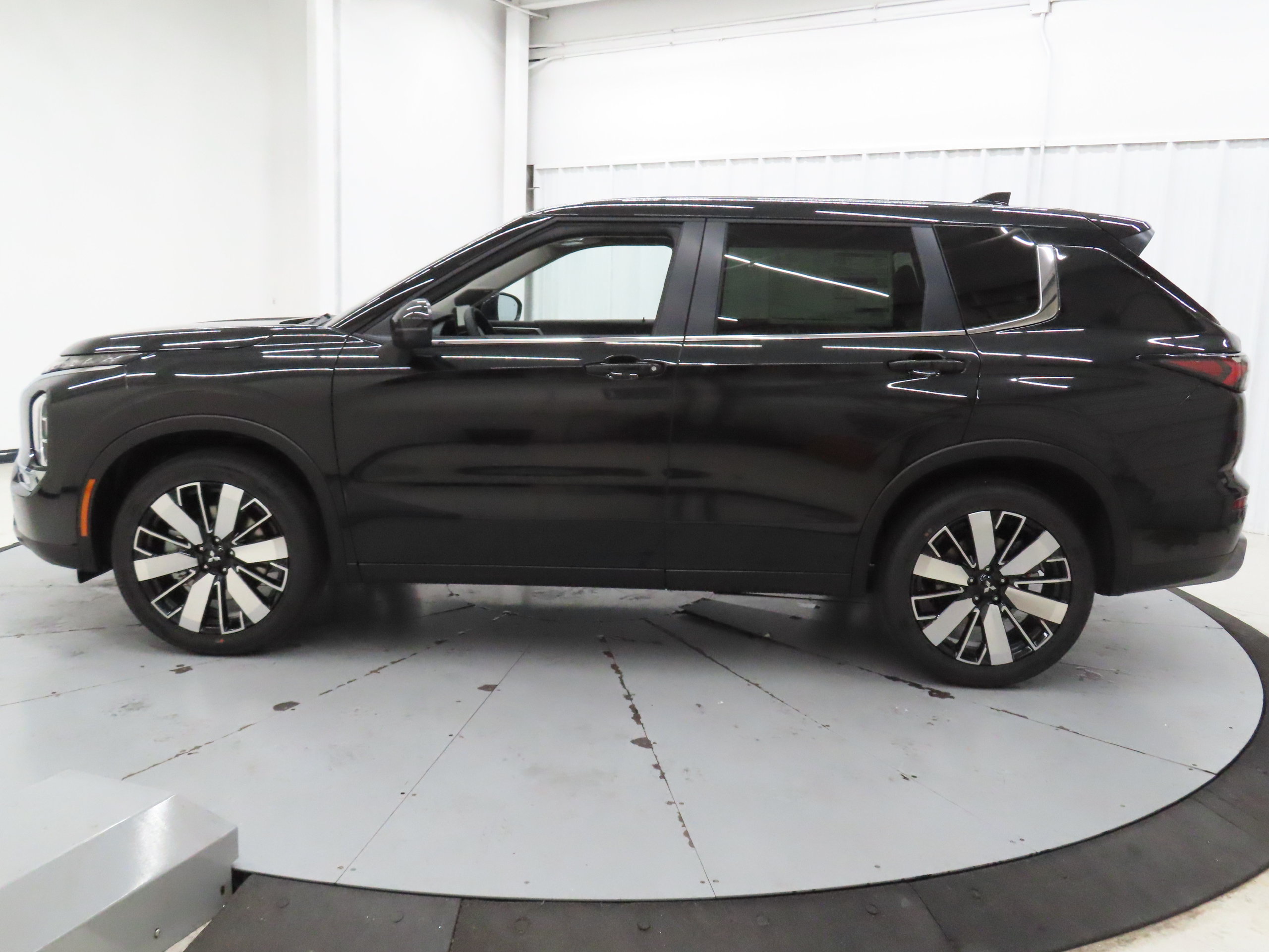 New 2026 Mitsubishi Outlander SE FWD image 7